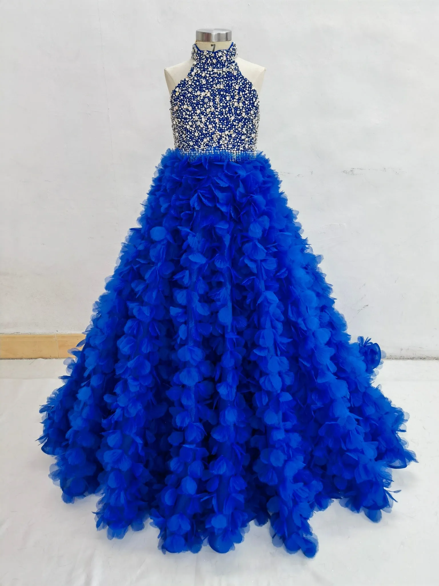 Halter Royal  Little Girl‘s Open Back sparkling jewels Elegant Pageant Gown