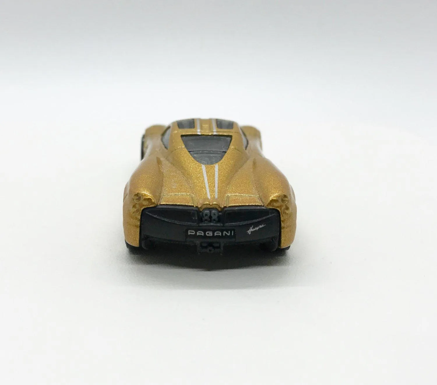 Hot Wheels Gold Pagani Huayra (2016)