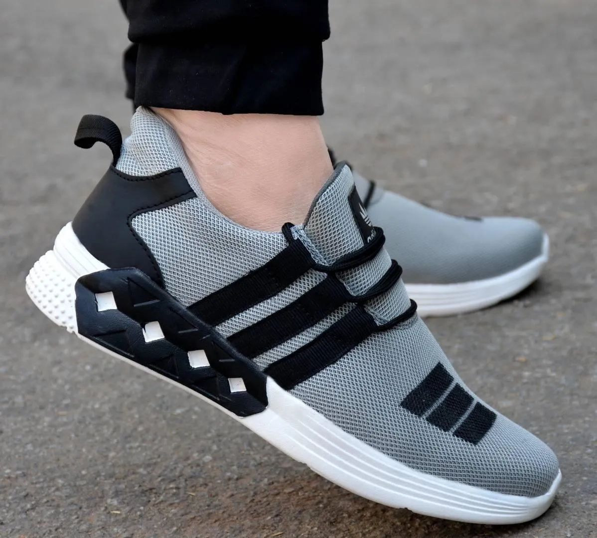 Men's Stylish Grey Mesh Sports Shoes