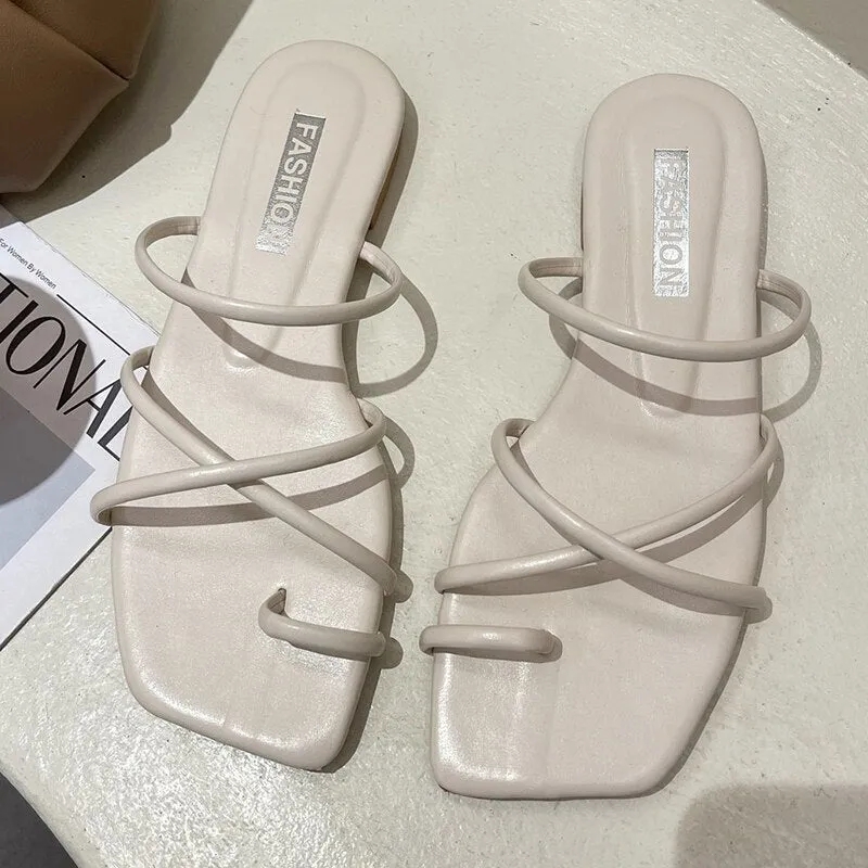 New Women Slippers Sexy Set of Toes Outdoor Beach Solid Color Flat Sandals Simple Solid Color Slides 2023 Summer Woman Shoes