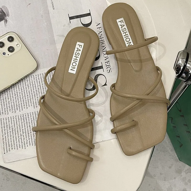 New Women Slippers Sexy Set of Toes Outdoor Beach Solid Color Flat Sandals Simple Solid Color Slides 2023 Summer Woman Shoes