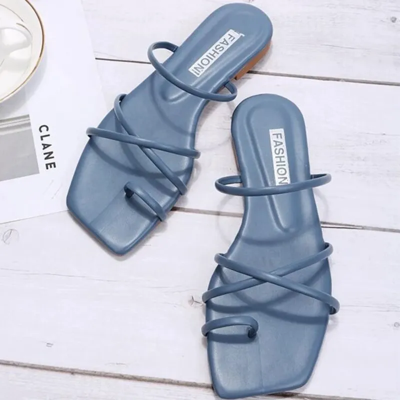 New Women Slippers Sexy Set of Toes Outdoor Beach Solid Color Flat Sandals Simple Solid Color Slides 2023 Summer Woman Shoes